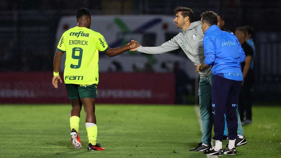 Abel colocou Endrick de titular nas duas últimas partidas do Brasileiro