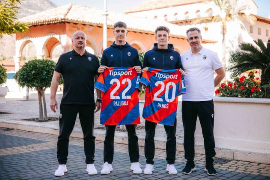 Peruánský reprezentant Joao Grimaldo posílil Spartu. Peruánský reprezentant Joao Grimaldo posílil Spartu.