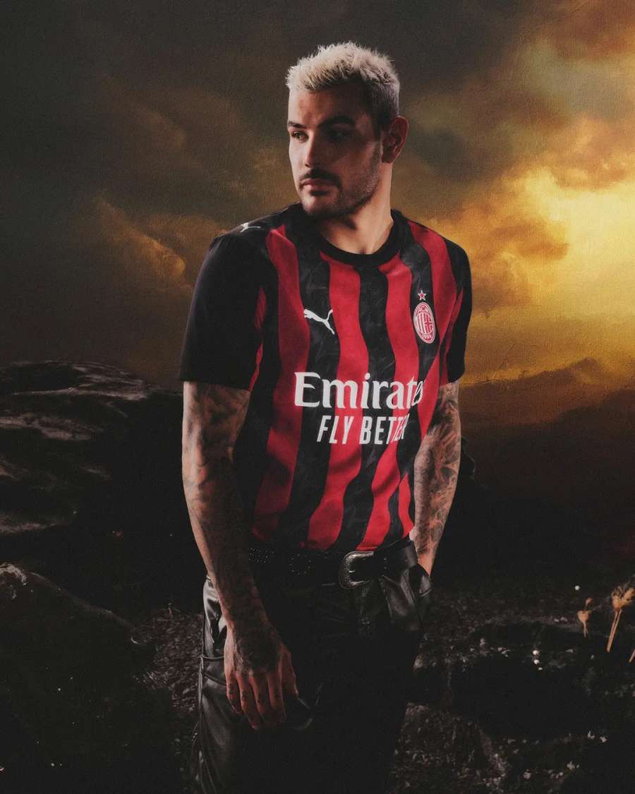 AC Milan home kit AC Milan home kit