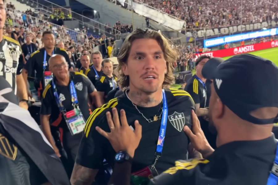 Lyanco discutiu com torcedores no estádio Defensores del Chaco, em Assunção