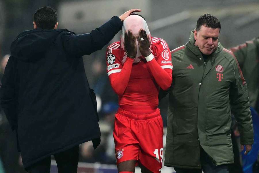 Davies (m.) verließ unter Tränen den Platz