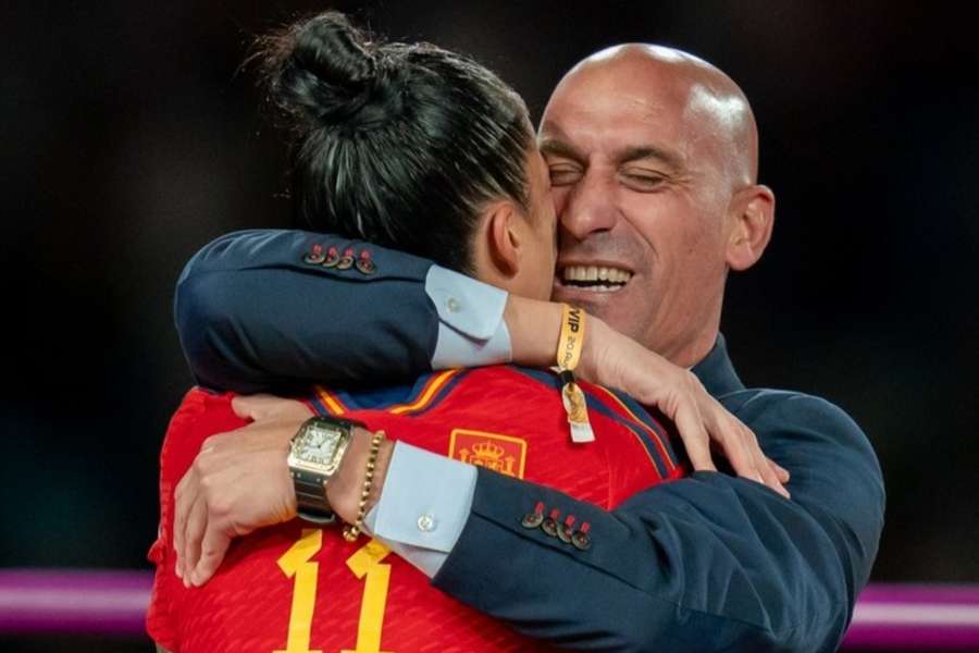 Luis Rubiales resigns as Spanish FA president over Jenni Hermoso kiss