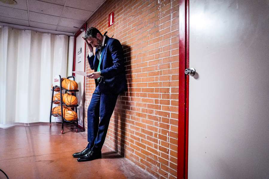 Ibon Navarro, mirando estadísticas