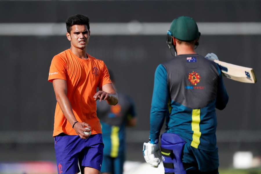 Arjun training with Aaron Finch in 2019