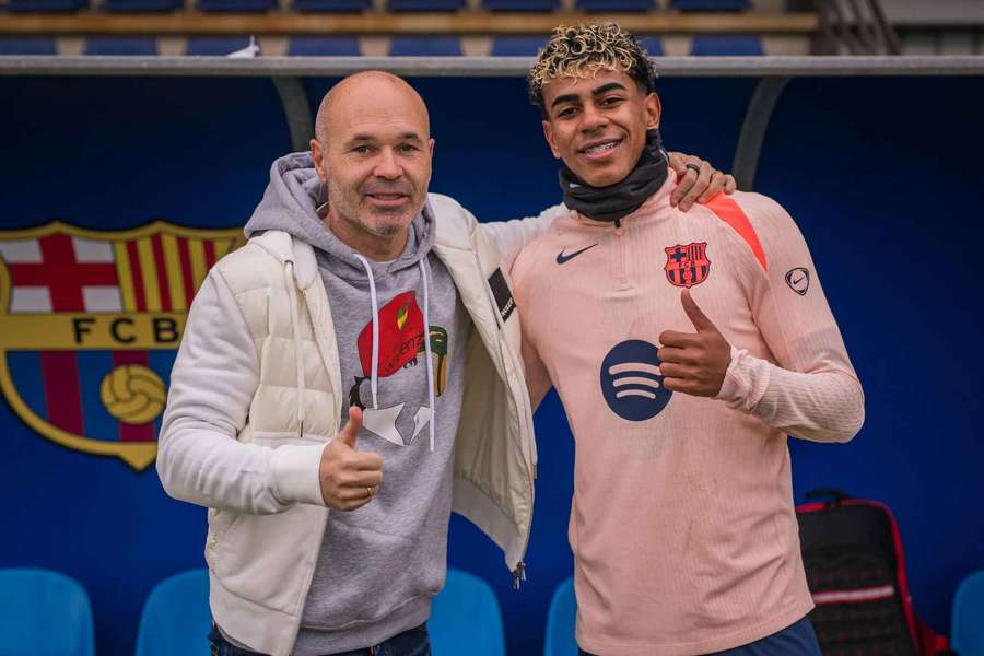 Iniesta, junto a Lamine Yamal