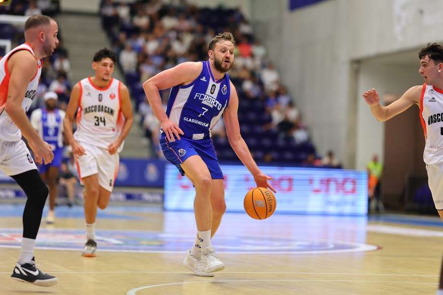 FC Porto entrou com triunfo claro