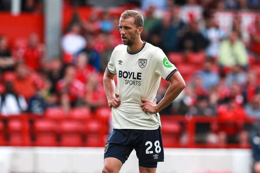 West Ham midfielder Soucek confirms Everton offer