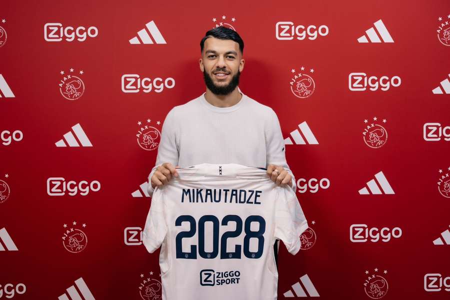 Mikautadze está ligado ao Ajax por cinco épocas