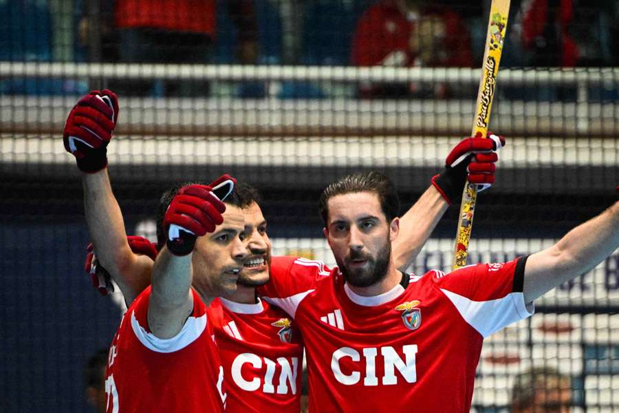 João Rodrigues, Pau Bargalló e Roberto di Benedetto festejam triunfo do Benfica em Barcelos
