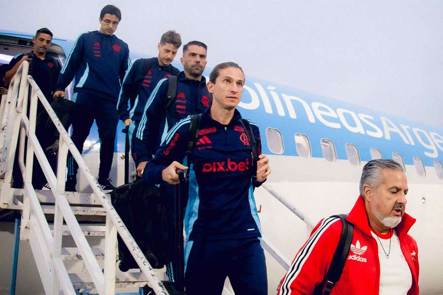 Filipe Luís e sua trupe desembarcam na Argentina Filipe Luís e sua trupe desembarcam na Argentina