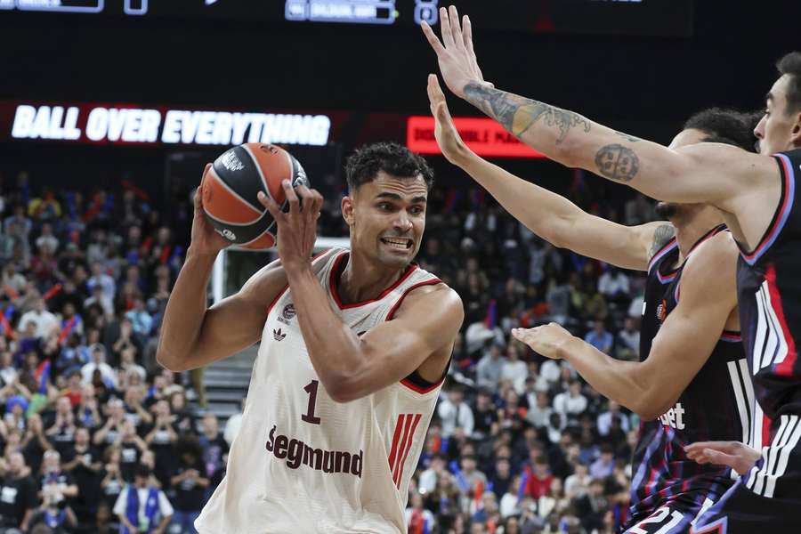 Die Bayern gewinnen auswärts in Paris. Die Bayern gewinnen auswärts in Paris.