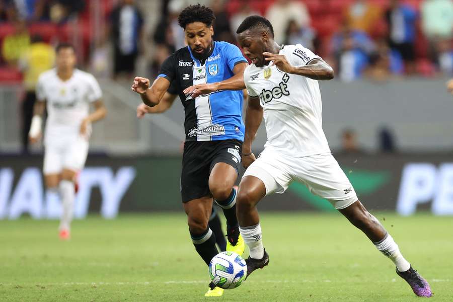 Botafogo chegou com boa vantagem para jogo de volta 