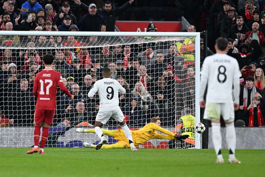 Kelleher a sorti le penalty de Mbappé