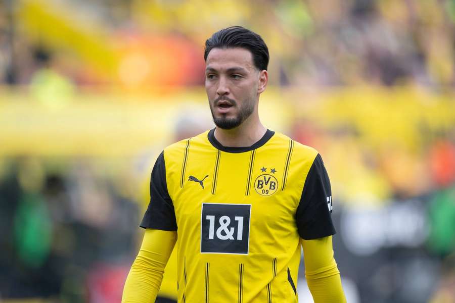 1&1 verlässt die Brust des BVB.