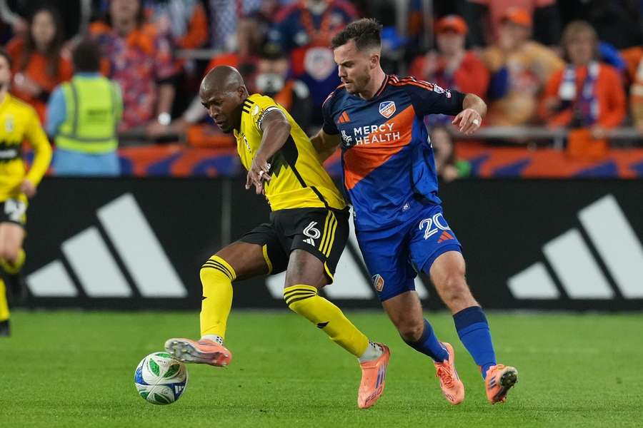 Bucha (vpravo) zasáhl do všech dosavadních zápasů play off. Bucha (vpravo) zasáhl do všech dosavadních zápasů play off.