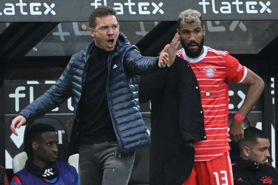 Während und nach dem Spiel gegen Gladbach ging er den Schiedsrichter Welz an: Julian Nagelsmann. Der Bayerncoach wird dafür jetzt kritisiert.