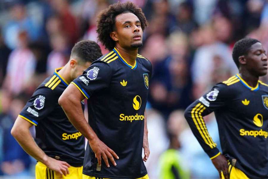 Como tracking Man Utd outcast Zirkzee