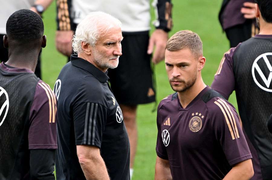 Rudi Völler spillede som aktiv 90 landskampe for Vesttyskland og Tyskland, og Joshua Kimmich står før fredagens kamp noteret for præcis samme antal.