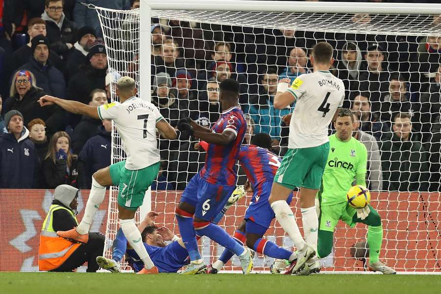 High-flying Newcastle held by Palace away from home in stalemate