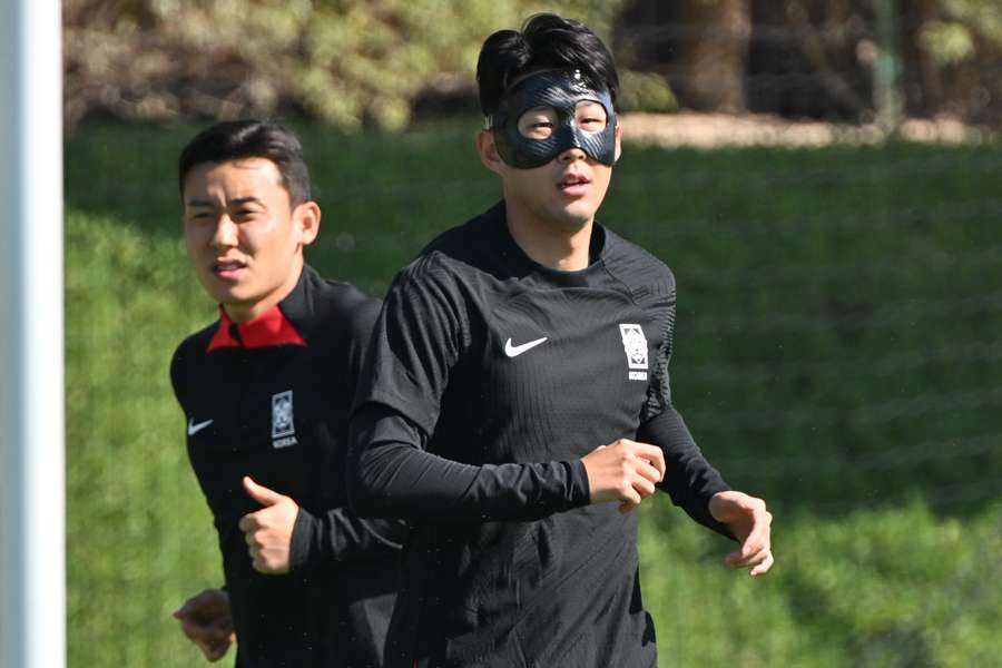 Südkorea mit Heung-Min Son gegen Uruguay