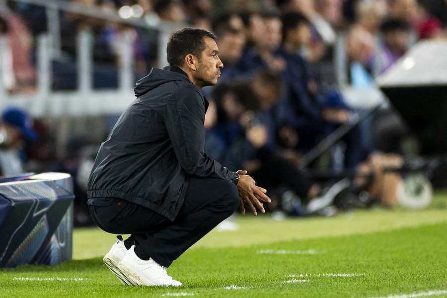 Giovanni van Bronckhorst, fără replică în timpul duelului Barcelona - Feyenoord 5-1, în prima etapă din Liga Campionilor