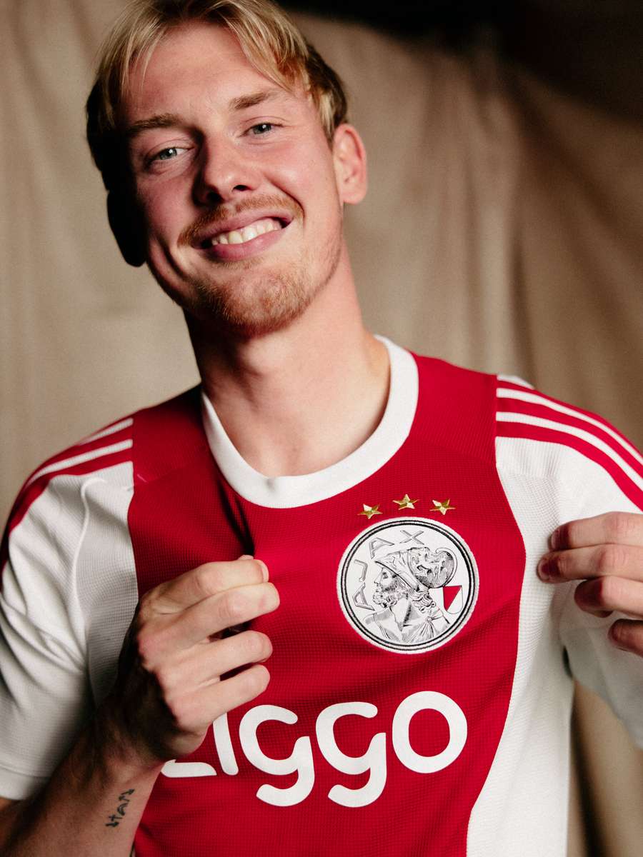 Ajax's home kit