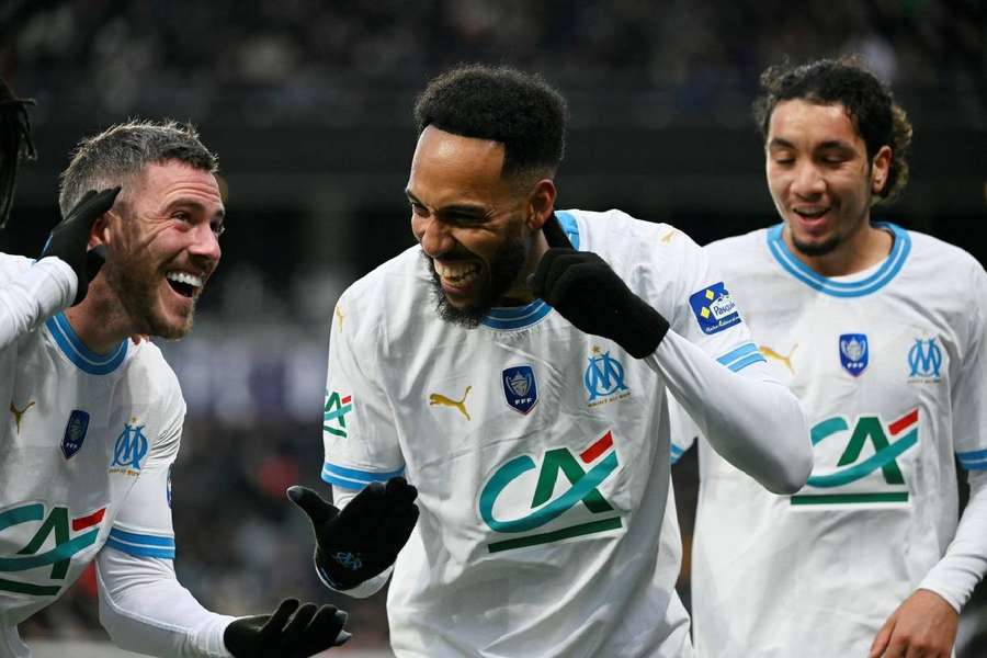Pierre-Emerick Aubameyang a marqué sur un service de Jordan Veretout