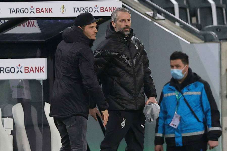Edin Terzic (l.) und Marco Rose gelten als Kandidaten auf den Trainerjob in Leverkusen.