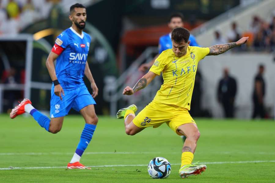 Otávio saiu lesionado no segundo tempo