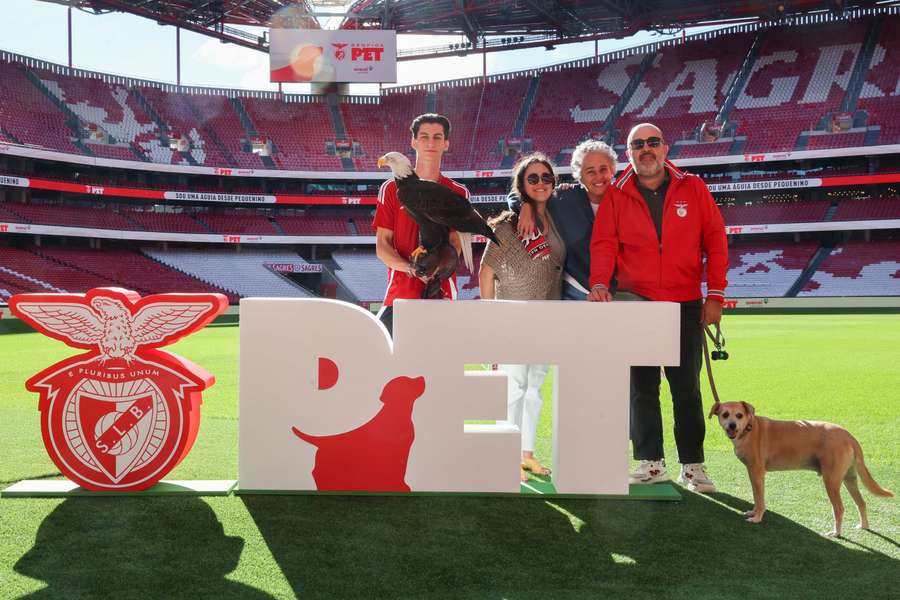 Benfica hosted a special event at the Estadio da Luz, inviting fans to bring their pets onto the iconic pitch for a photo