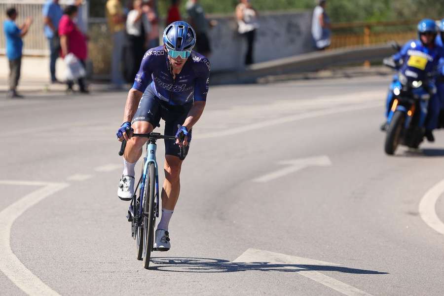 O ciclista Zach Gregg da Echelon Racing participa na Volta a Portugal