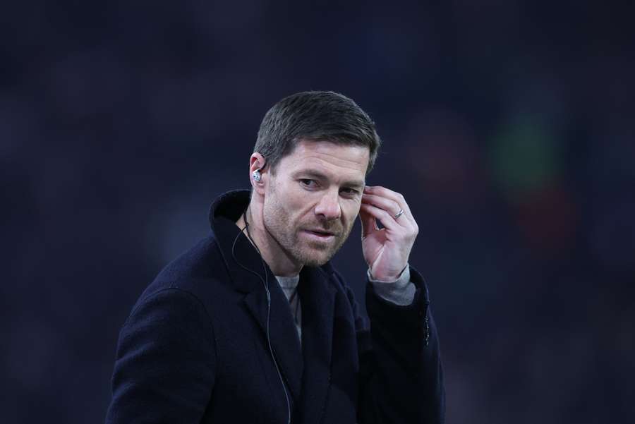 Xabi Alonso is looking to stay at Leverkusen