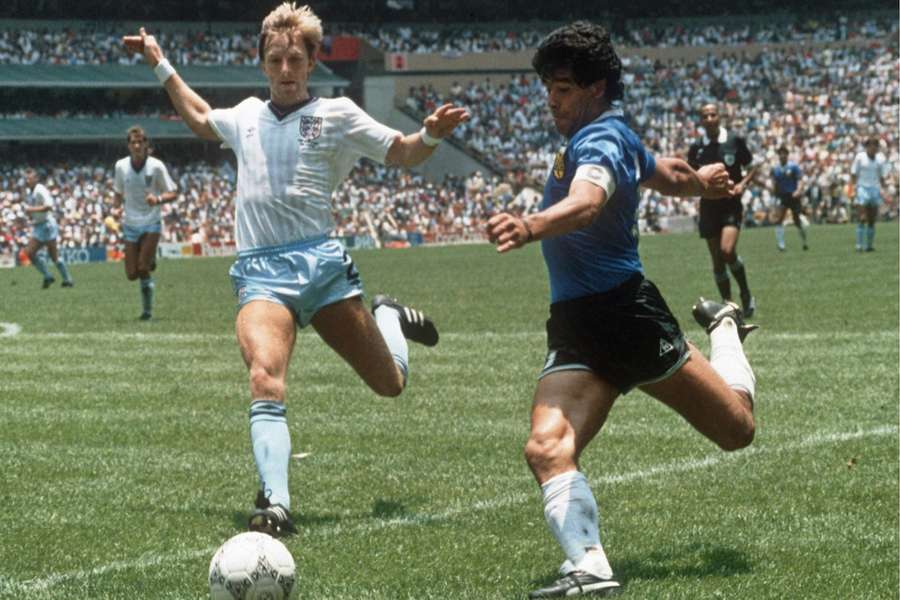 Se subasta el balón con el que Maradona marcó el gol de "la mano de Dios" en México 86