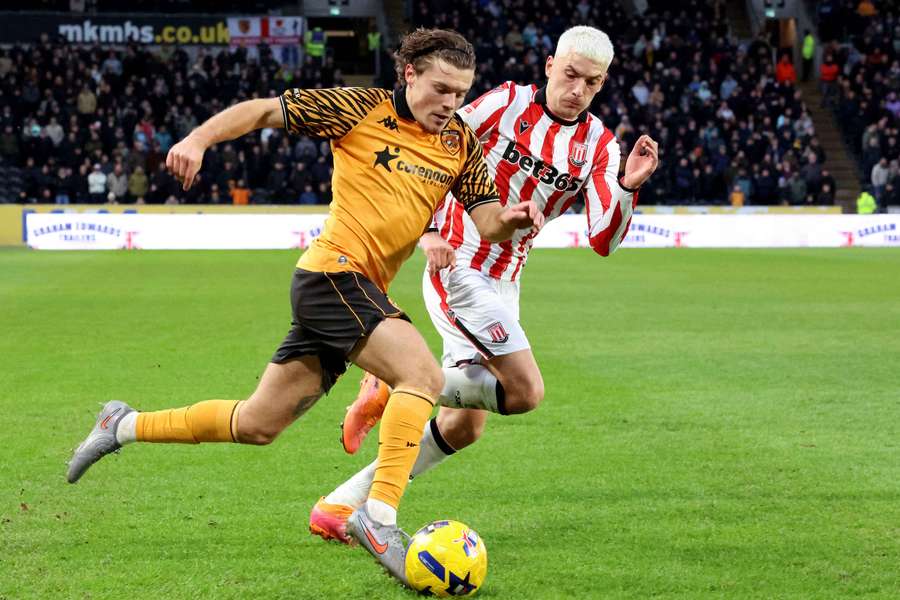 Rigo konečne odohral za Stoke City vyše 90 minút.