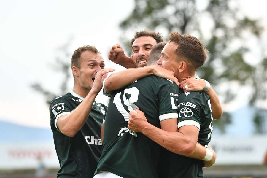 Radost v podání fotbalistů Jablonce. Radost v podání fotbalistů Jablonce.