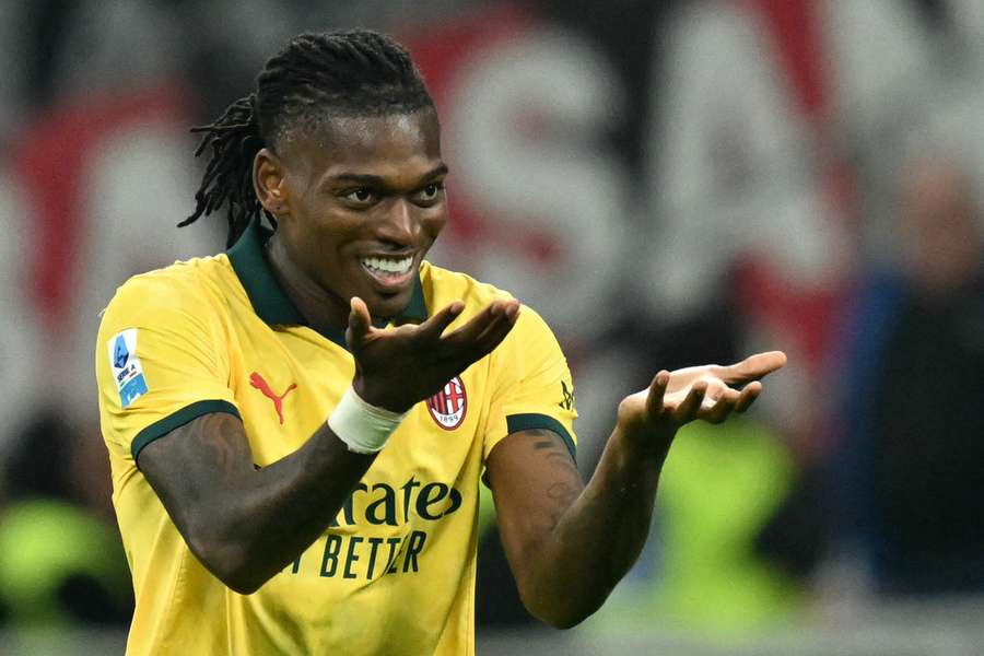 Rafael Leão bisou e deu os três pontos ao Milan