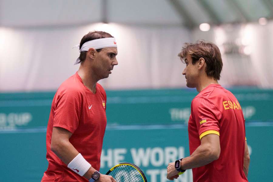 Rafa Nadal, junto al capitán, David Ferrer