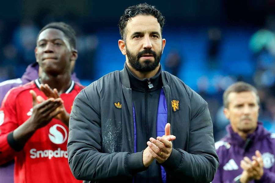 Receita recorde contrasta com falta de sucesso do United nos gramados
