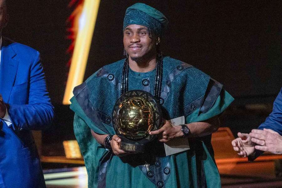 Lookman com o prémio de Jogador Africano do Ano