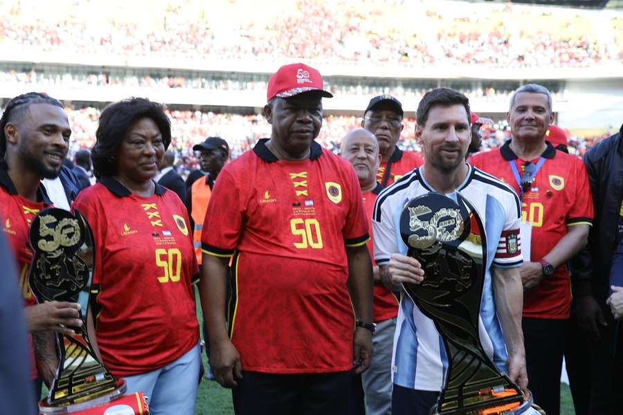 Lionel Messi recebeu homenagem de João Lourenço, presidente de Angola Lionel Messi recebeu homenagem de João Lourenço, presidente de Angola