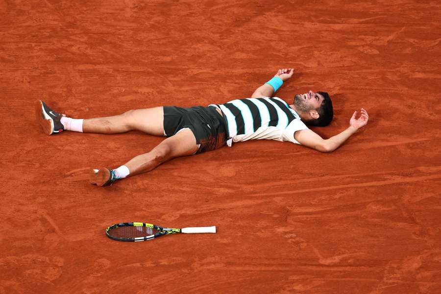 Spain's Carlos Alcaraz celebrates after winning the men's singles final against Italy's Jannik Sinner