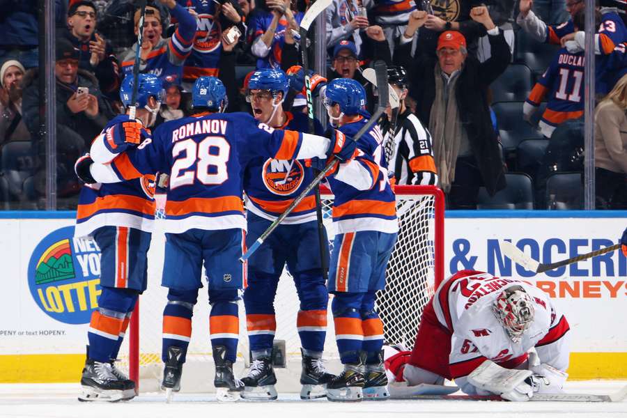 New York Islanders celebrate after a goal against the Carolina Hurricanes (January 25, 2025)