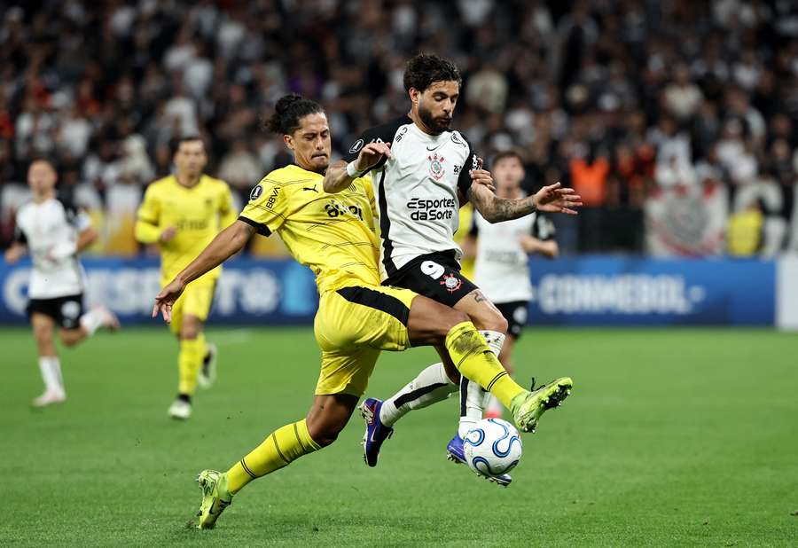 O Corinthians dominou completamente o Peñarol