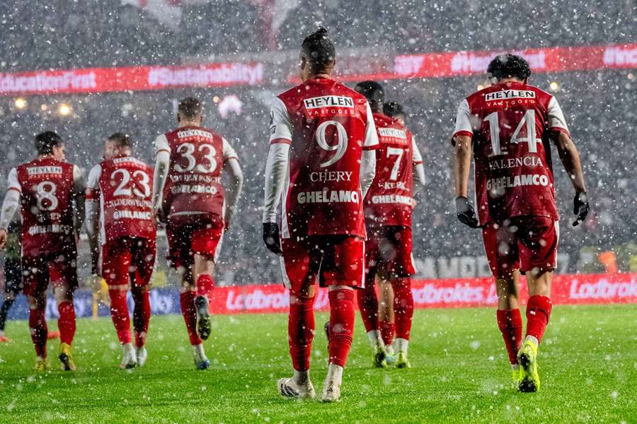 Chery bisou na partida pelo Antuérpia