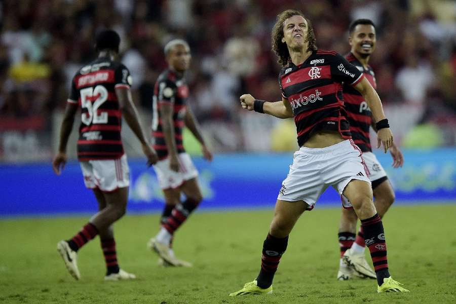 David Luiz fez o gol da vitória nos acréscimos