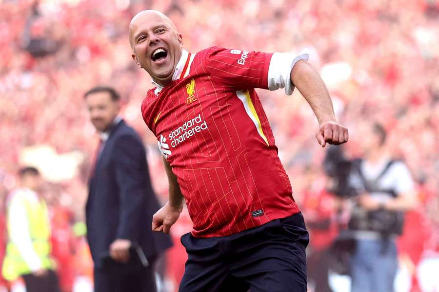 Arne Slot vyhrál Premier League během první sezony v Anglii.