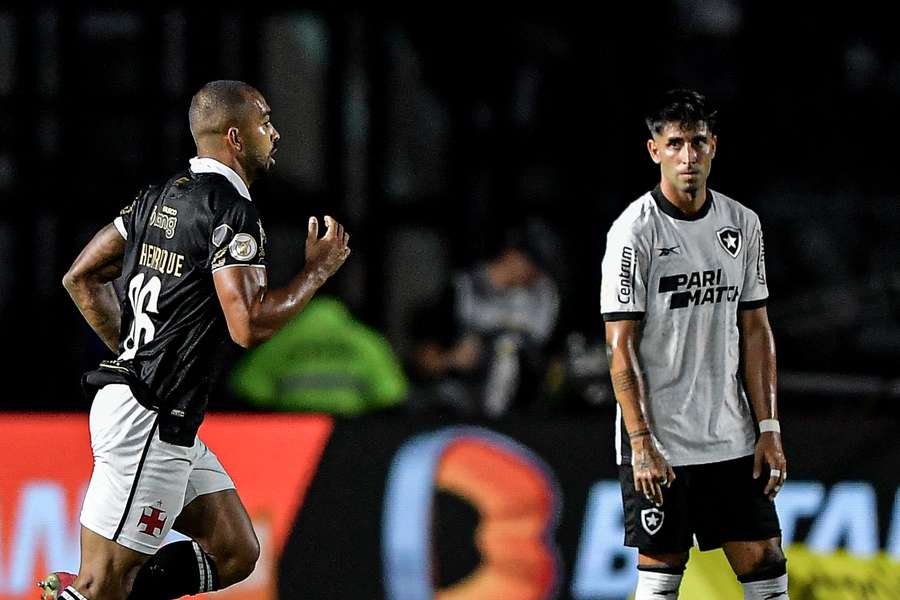 Paulo Henrique comemora único gol do jogo contra o Botafogo