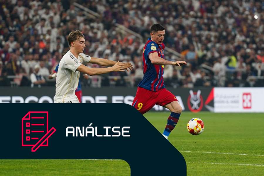 Robert Lewandowski do Barcelona e Dean Huijsen do Real Madrid em ação Robert Lewandowski do Barcelona e Dean Huijsen do Real Madrid em ação