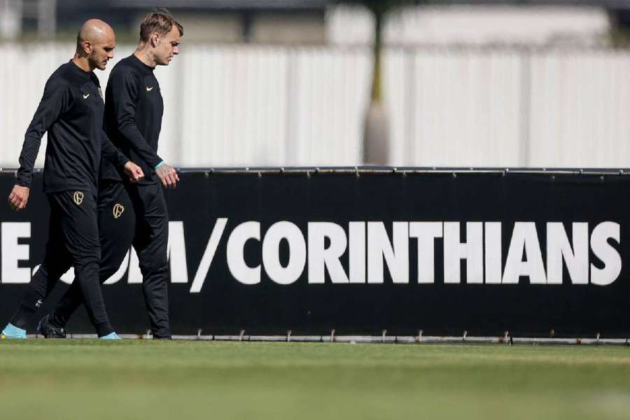 Fábio Santos e Róger Guedes, dois titulares do Corinthians