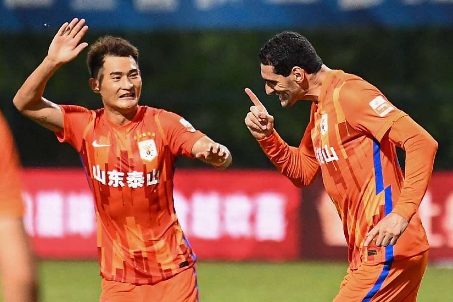 Fellaini é um dos últimos jogadores da época de ouro do futebol chinês